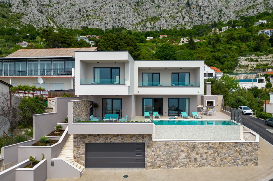 Villa has 5 A/C units throughout the entire house, a media room, and a billiard room with a tennis table