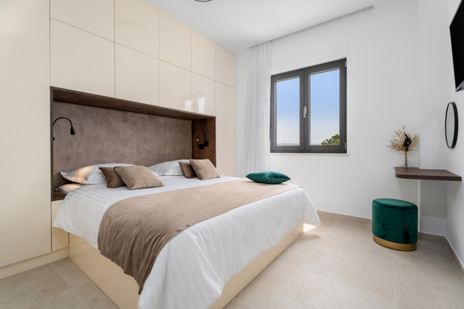 A Bedroom NO1 with a king-size bed 180cm x 200cm, a TV, air-conditioned and sea views.