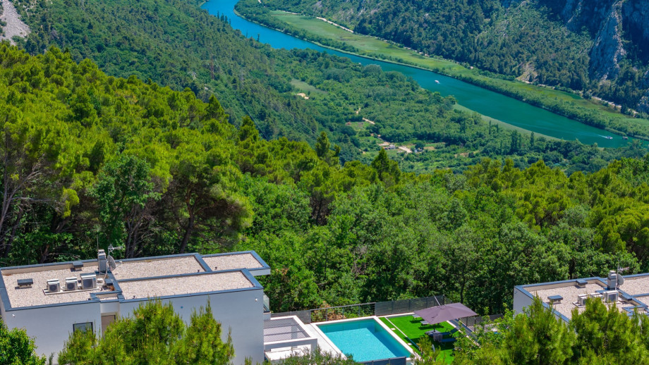 View toward Villa River Hills and uncredible the river Cetina Canyon