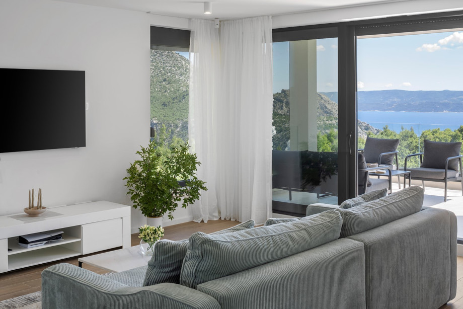 Living room with air conditioning, a flat-screen TV and a sofa