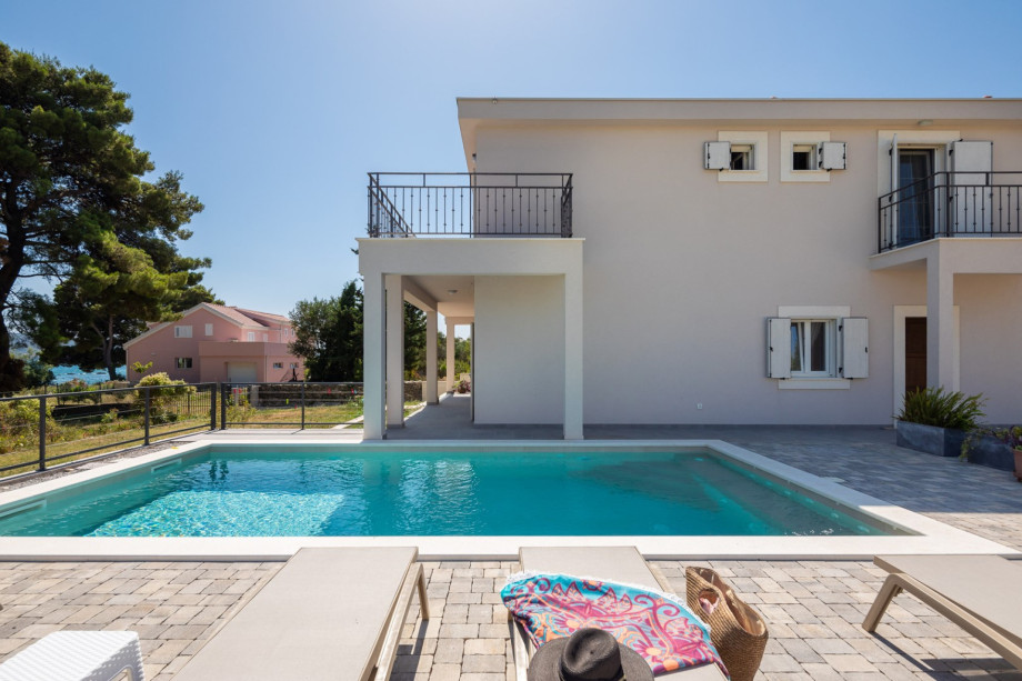 Providing a refreshing swimming experience without the harshness of chlorine