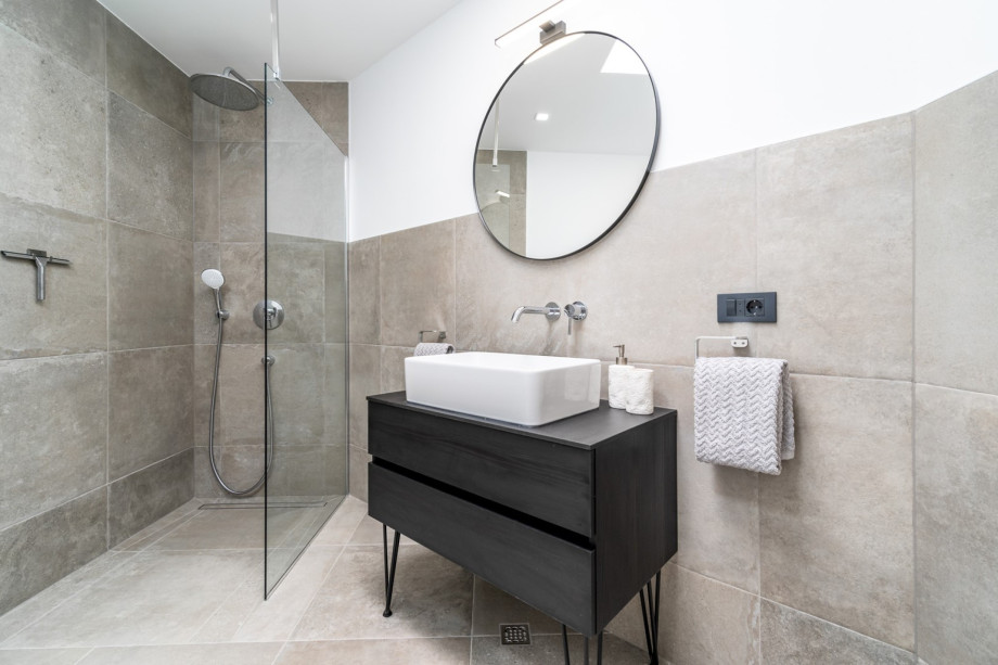 en-suite bathroom with a shower, a walk-in wardrobe