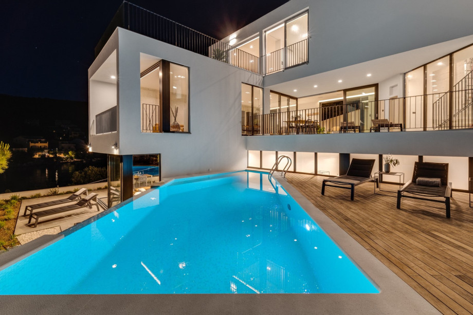 Perfectly designed villa located on the coast of Ražanj bay