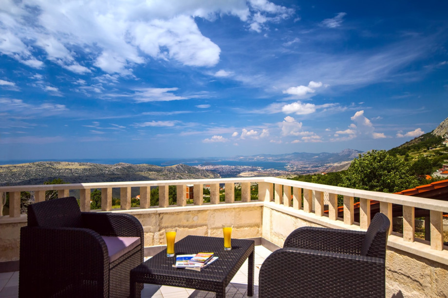 The terrace next to the bedrooms, 1st floor