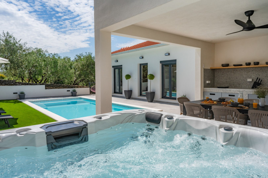 outdoor area offering the ultimate in relaxation and rejuvenation