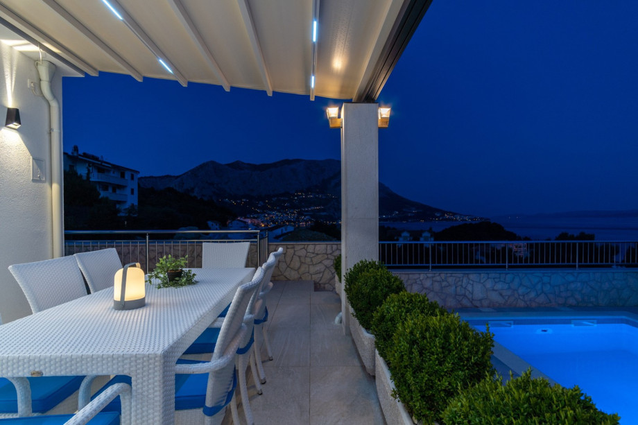 This is a modern place to stay in with a quiet environment but still close to all
