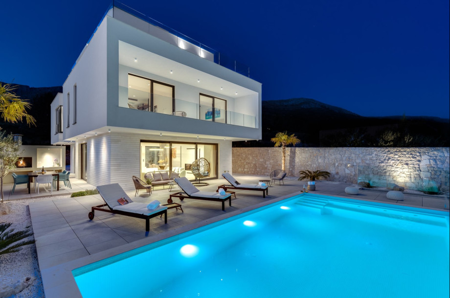 Carefully placed lighting completes the perfect experience of Dalmatian summer evenings