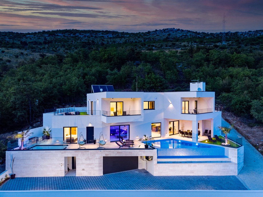 Luxury Villa Top Hill