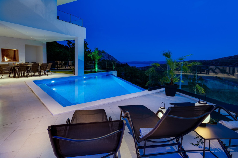 Enjoy a great mountain landscape, very clean air, and even a sea view