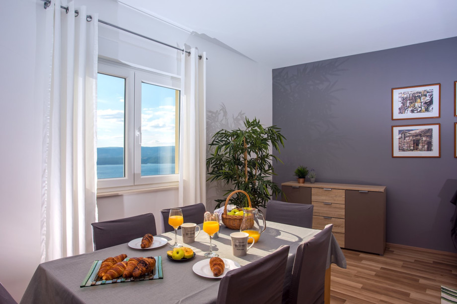 Living area with kitchen and terrace on the 1st floor